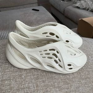 Adidas Yeezy Foam RNNR size 5